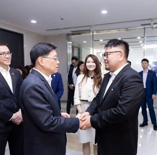 香港特区行政长官李家超率团访问浙江，莅临强脑科技考察调研